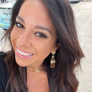 Meet your Posher, Monica